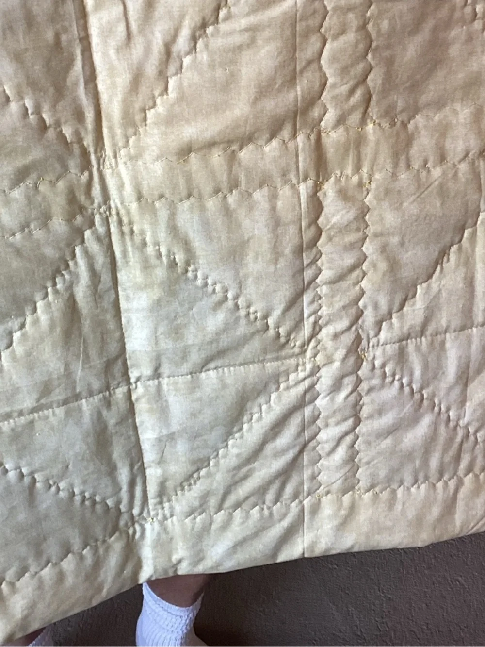 NWT. Hand Crafted Star Bees Quilt